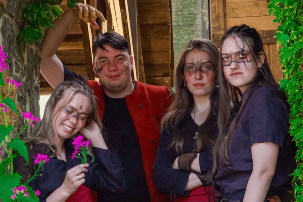 Das Team von Vulcano Dragons bei einer Feuershow